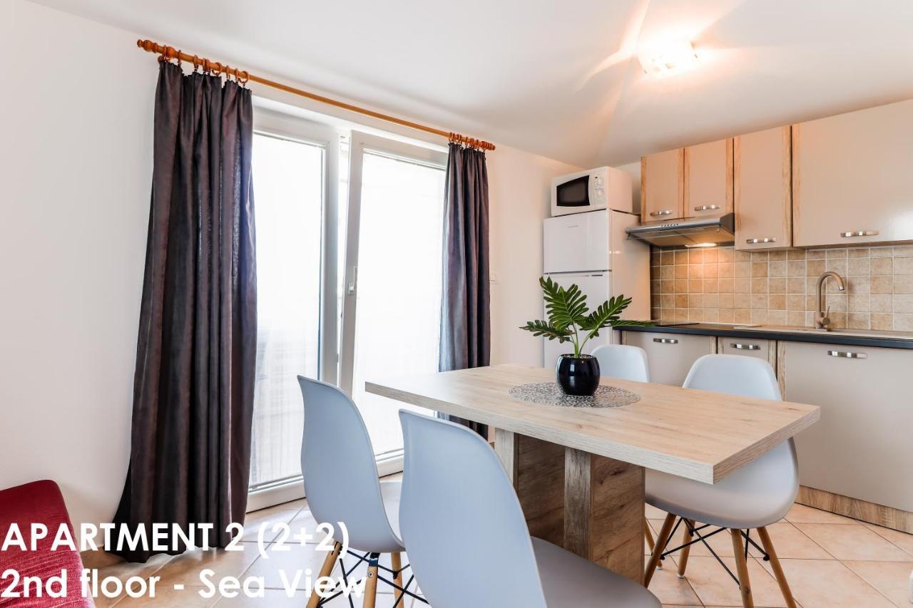 Sunshine Apartments Funtana With Balcony And Sea View Exterior photo