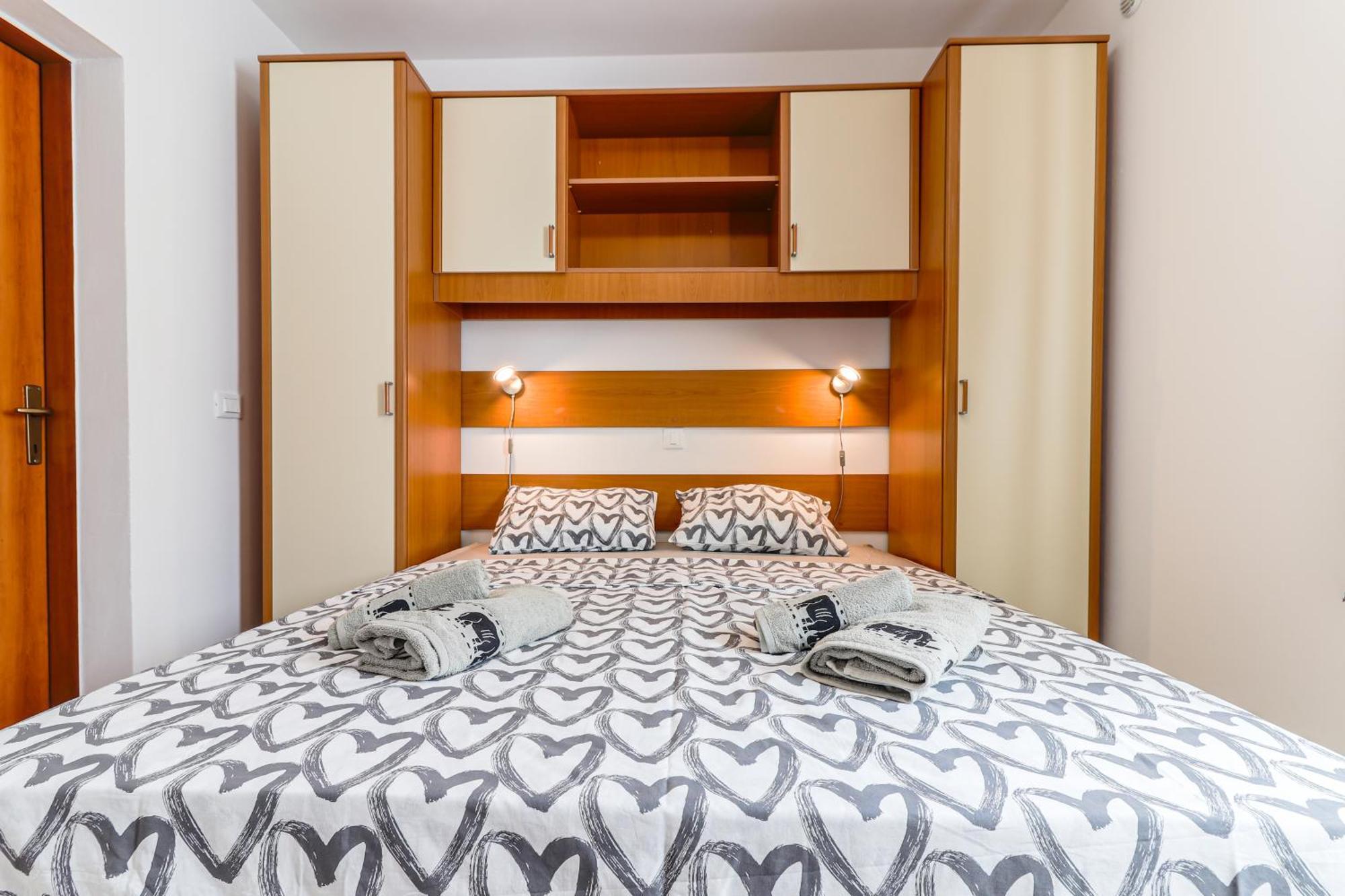 Sunshine Apartments Funtana With Balcony And Sea View Exterior photo